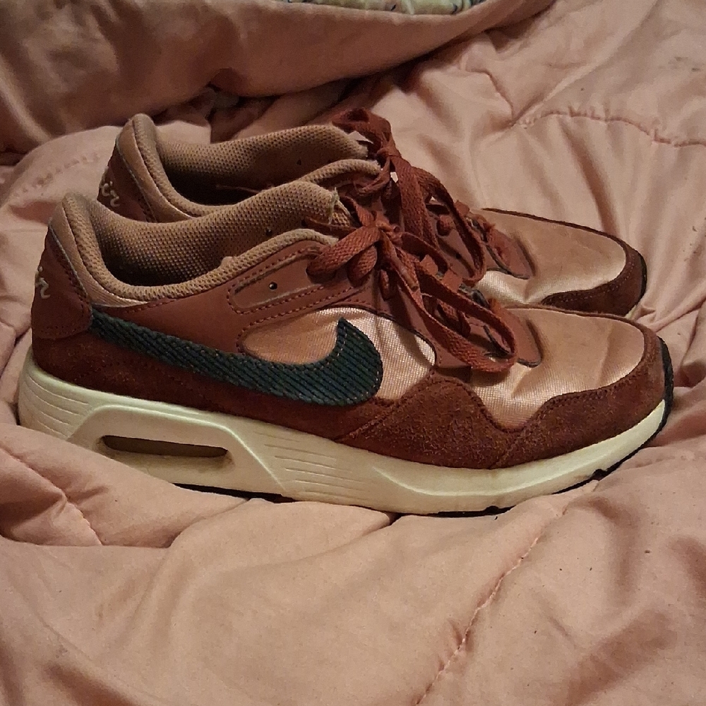 Nike Women's Air Max SC SE Red Stardust Deep Jungle Size 9.5